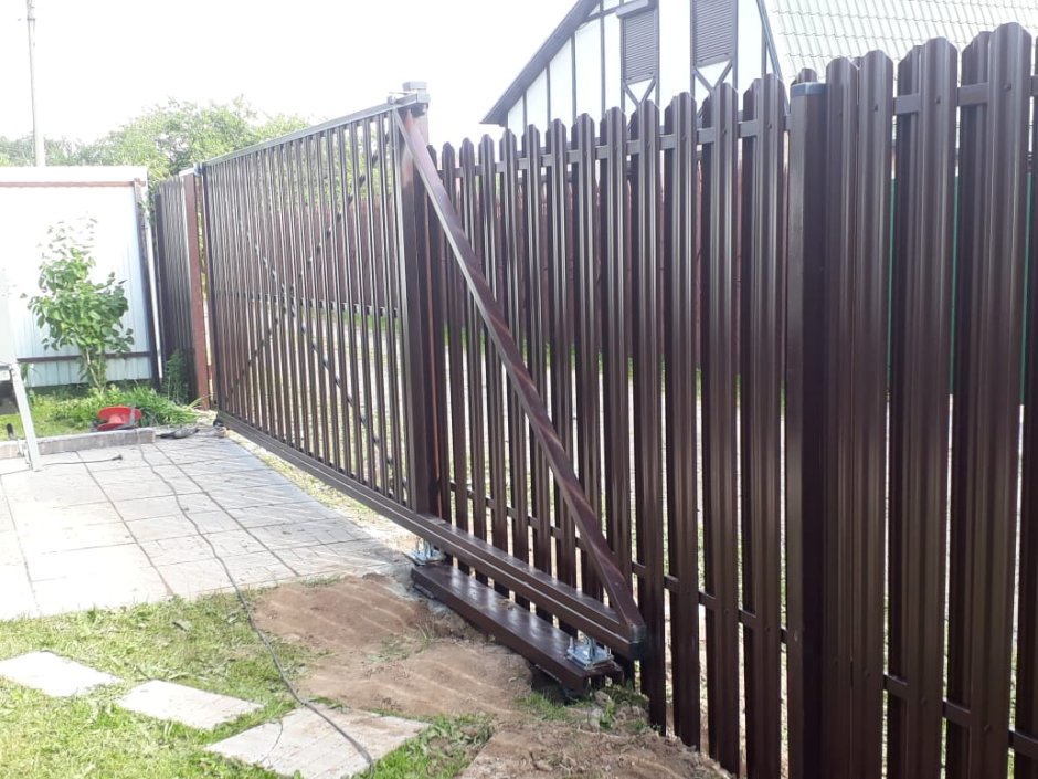 Откатные ворота из евроштакетни