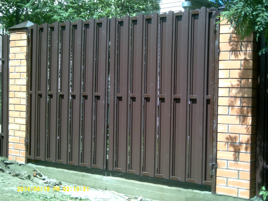 Ворота распашные 40/20 евроштакетник