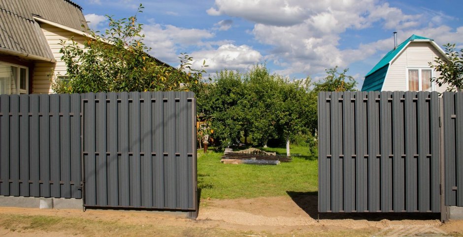 Забор из евроштакетника рал 7024