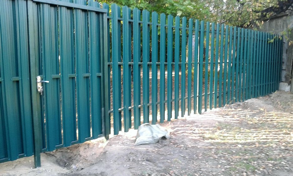 Ворота из профнастила штакетник