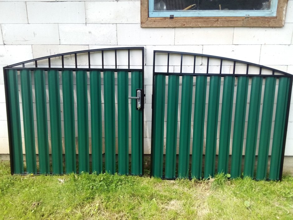 Ворота из профтрубы для евроштакетника