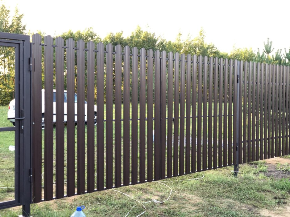 Автоматические ворота из евроштакетника