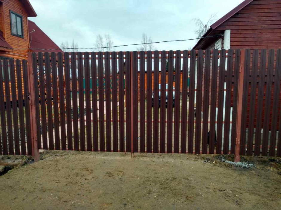 Ворота из евроштакетника коричневый