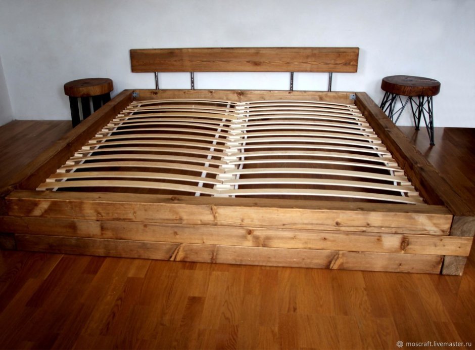 Кровать из бруса в стиле лофт