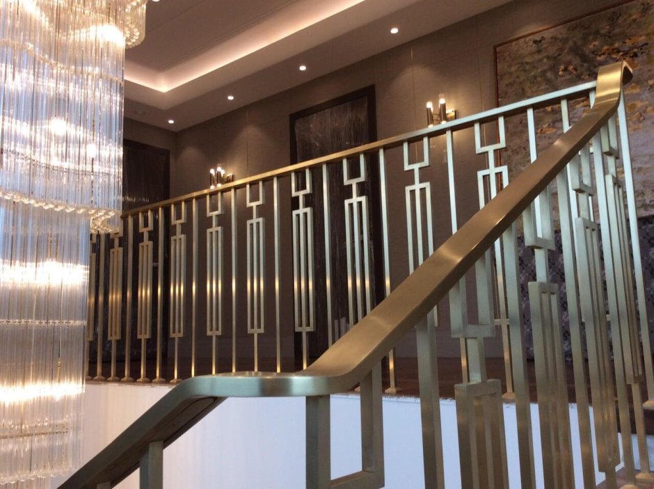 Перила из латуни для лестниц