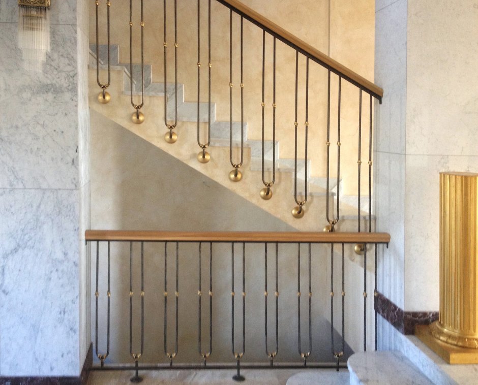 Ограждение металлической лестницы сбоку