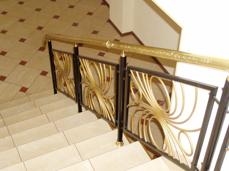 Лестничные ограждения из латуни