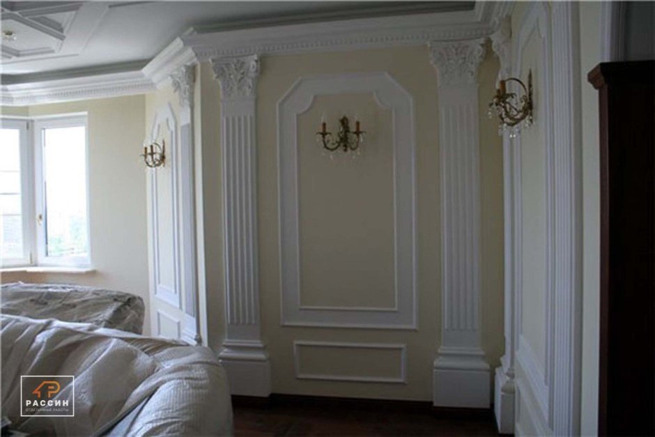 Колонны в интерьере гостиной