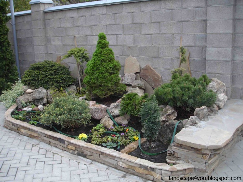 Альпинарий из хвойных