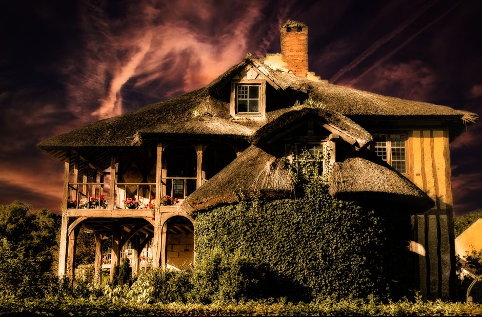 Старый красивый домик