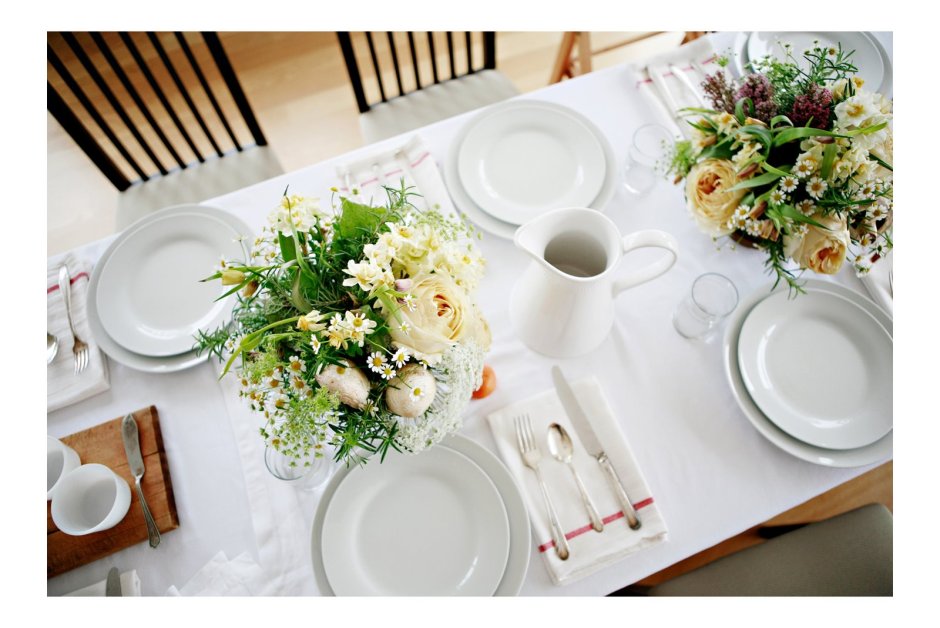 Сервировка стола для семейного ужина