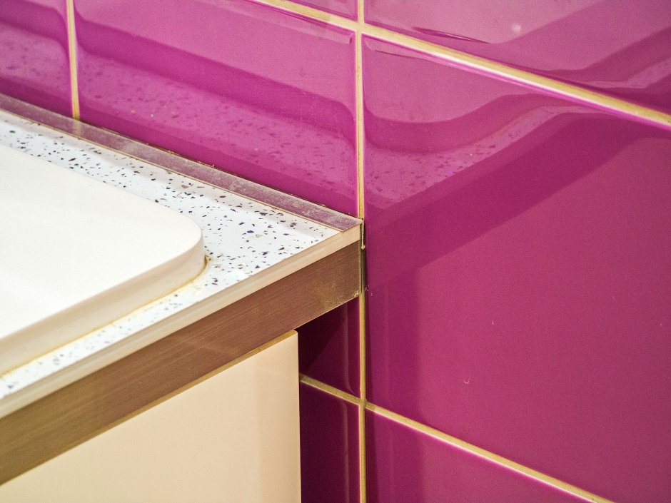 Примыкание плитки к ванной