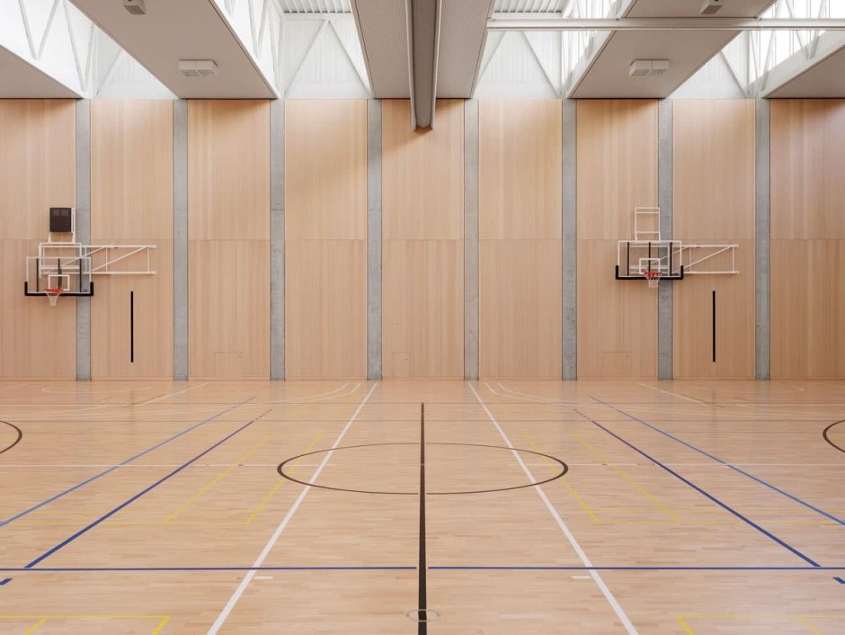 Интерьер спортивного зала современный