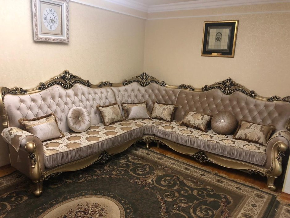 Диван в неоклассическом стиле