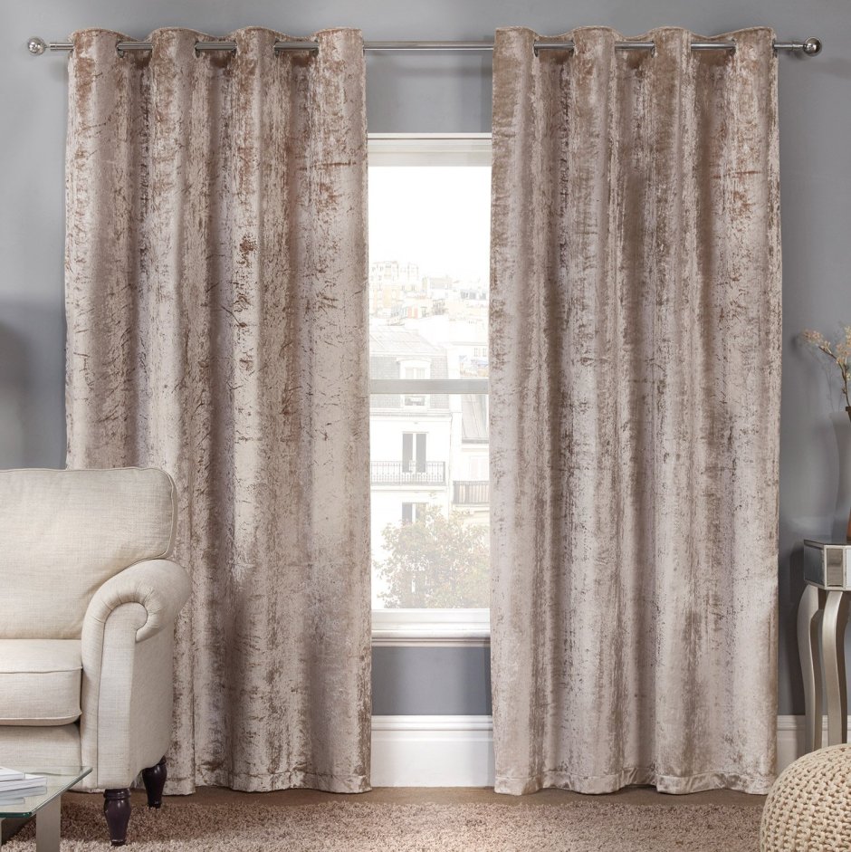 Серые велюровые шторы