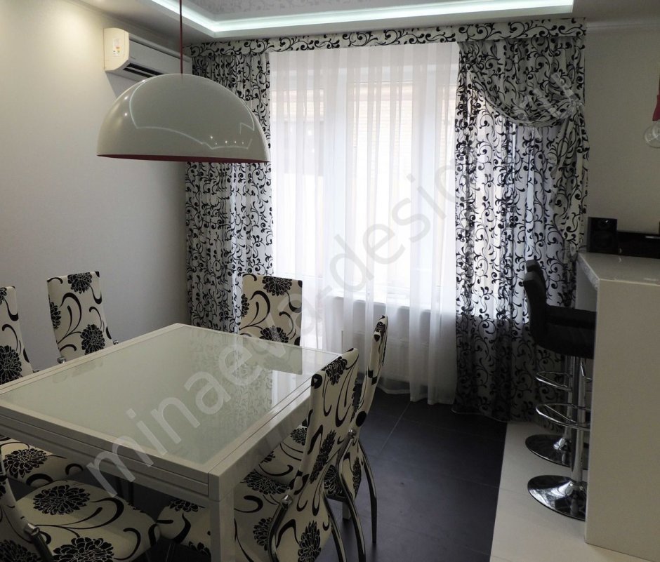 Тюль под бело черную кухню