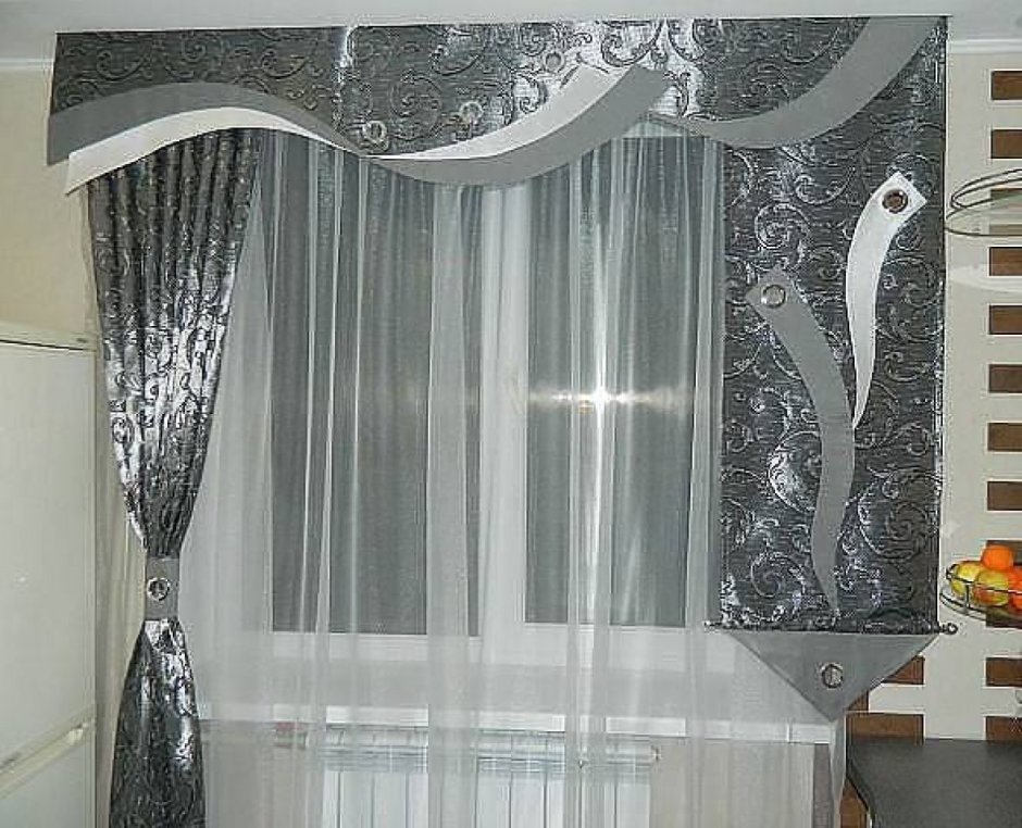 Штора серебристая с ламбрекеном