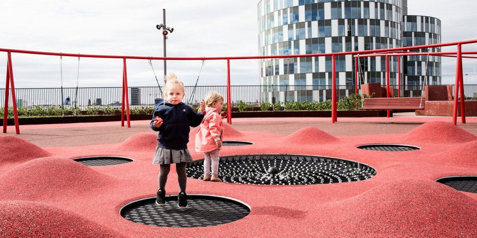 Крутая детская площадка в парке Горького