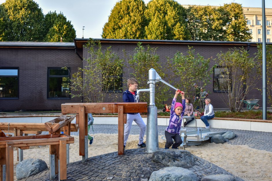 Крутая детская площадка в парке Горького