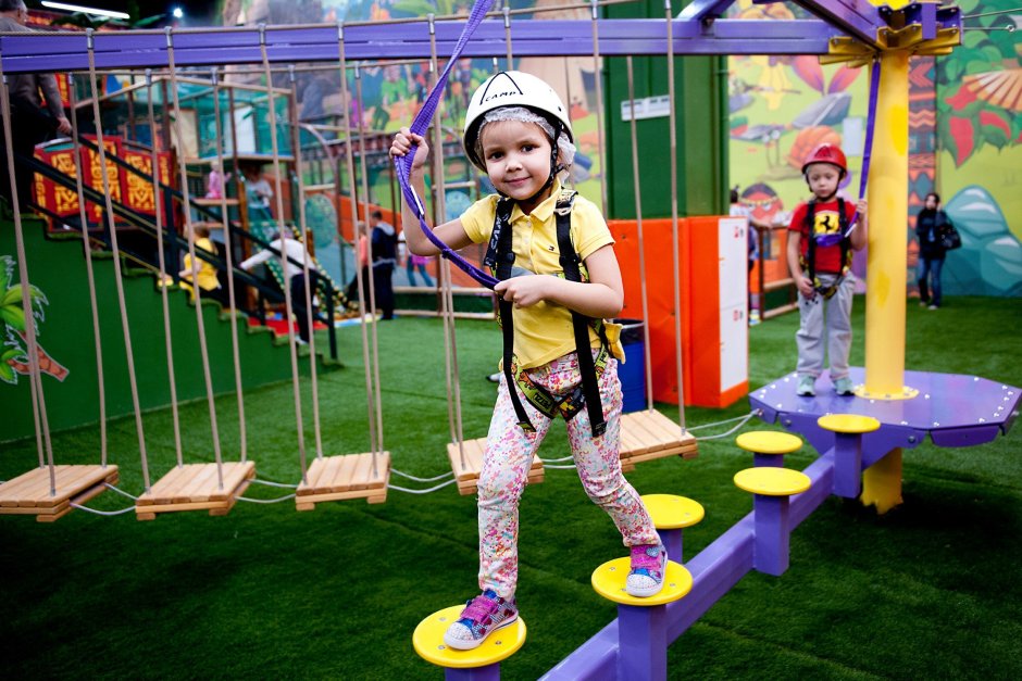 Современная детская игровая площадка