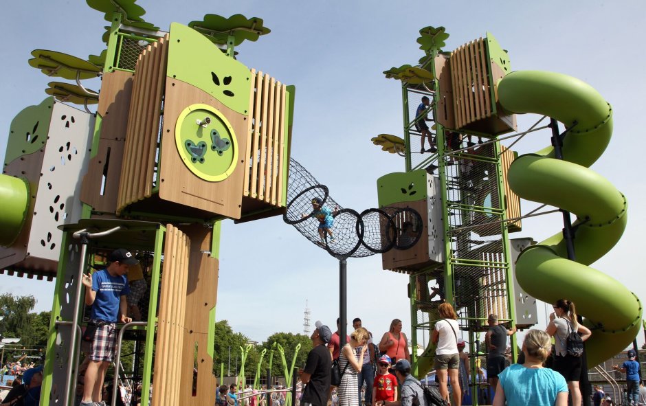 Космическая детская площадка