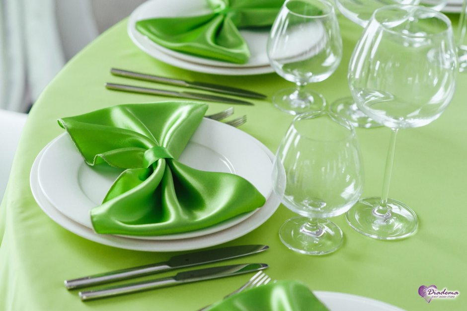 Сервировка в зеленых тонах