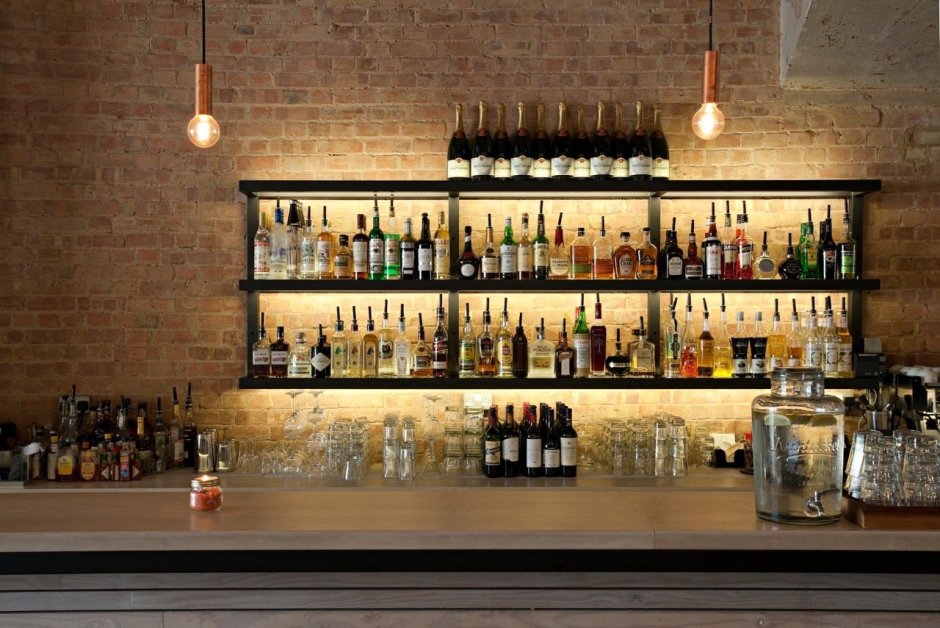 Барные полки в барах