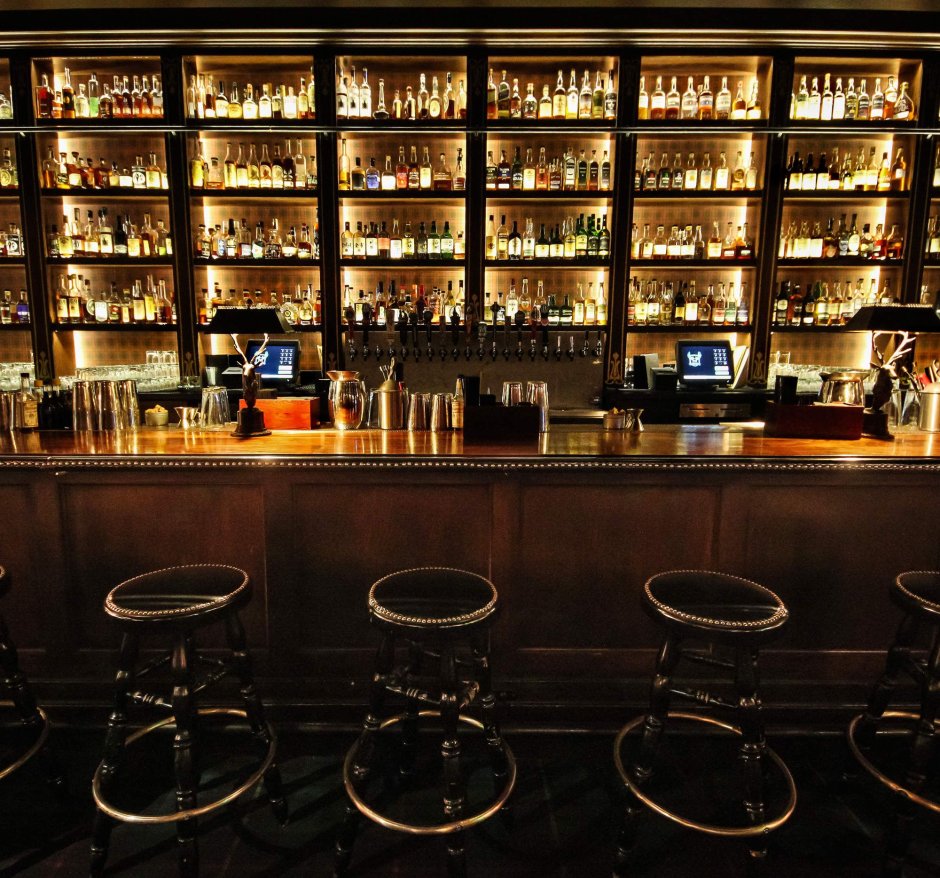 Барные полки в барах