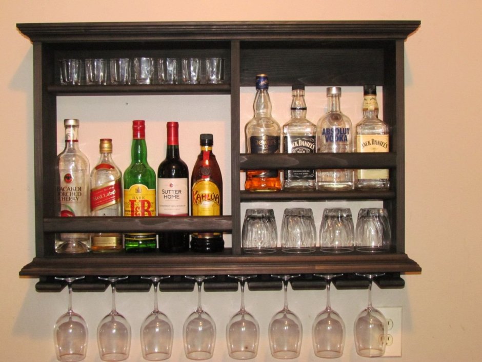 Полки с алкоголем