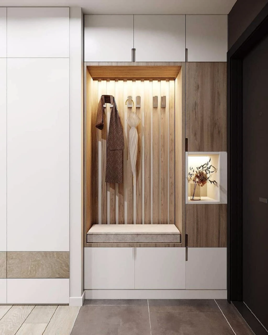 Прихожая в современном стиле с рейками