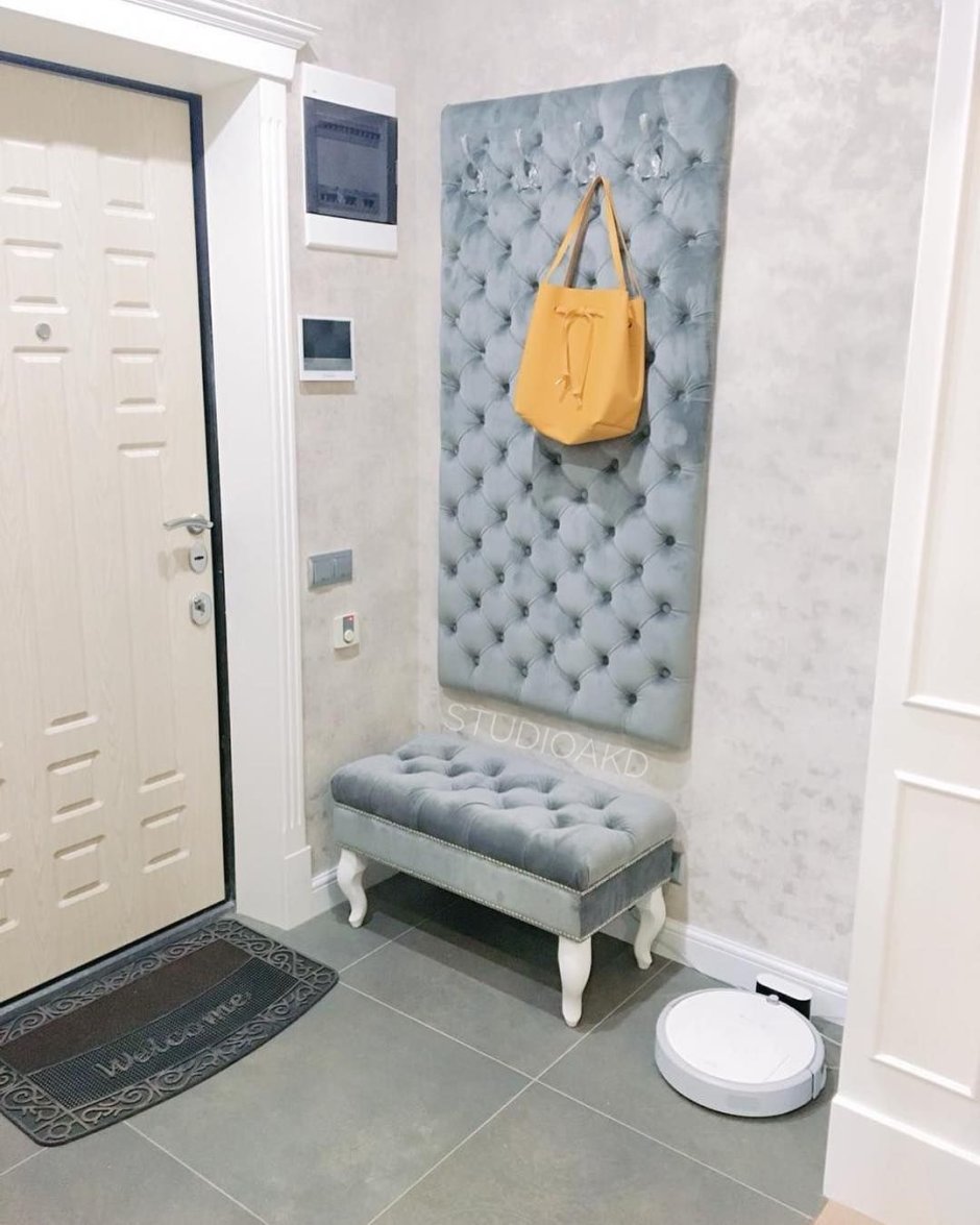 Банкетка в прихожей в интерьере