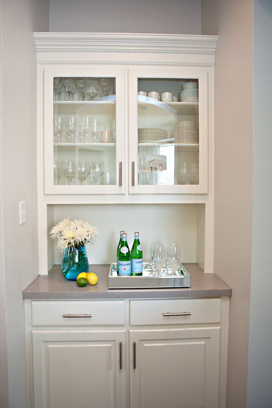 Холодильник и сервант