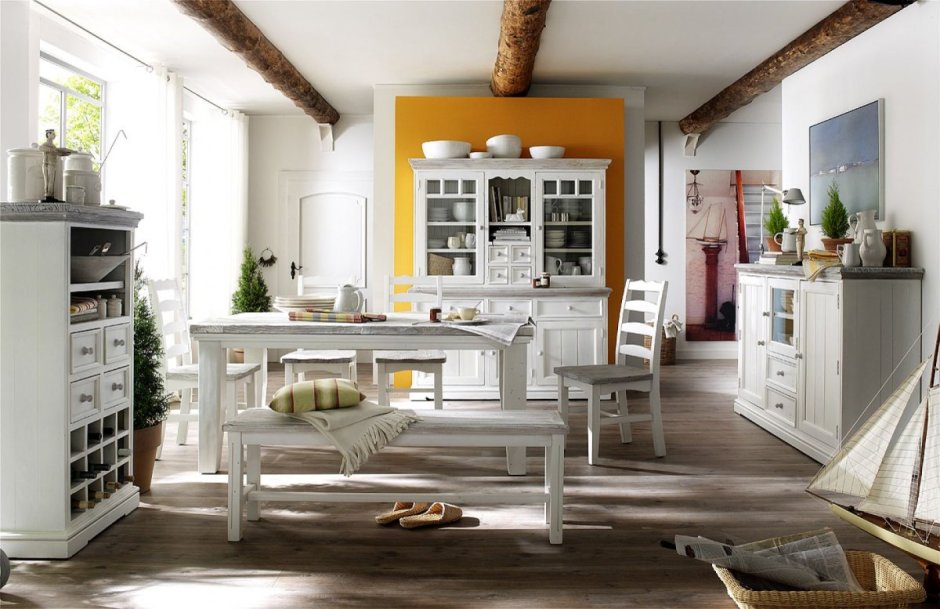 Кухня с буфетом в частном доме