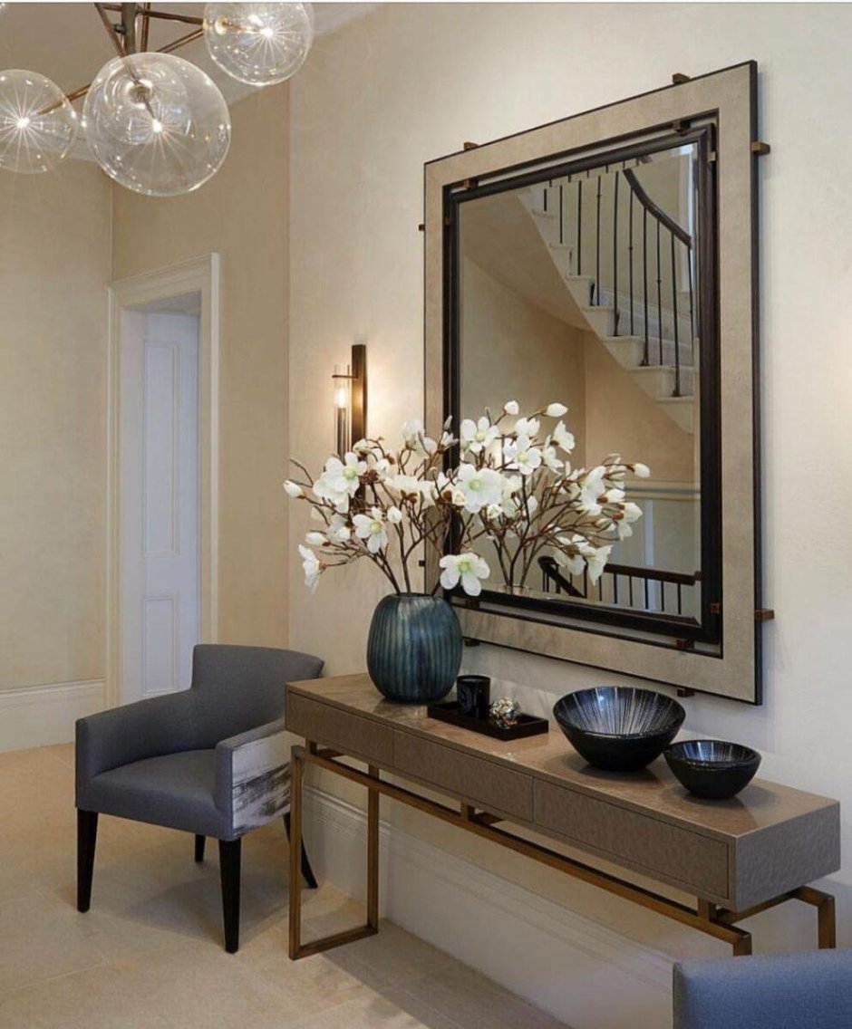 Полукруглое зеркало в прихожую