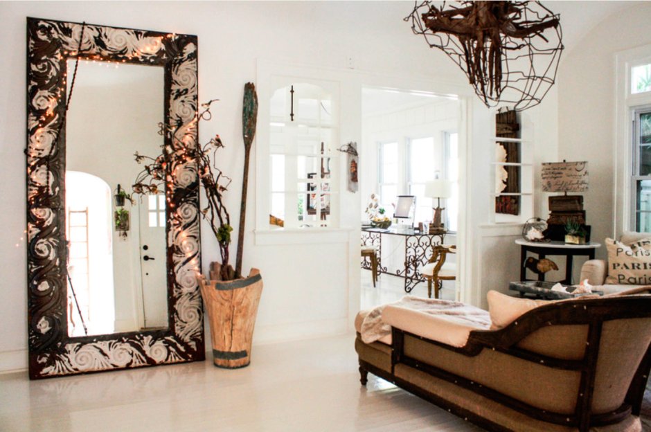 Зеркальная стена в прихожей