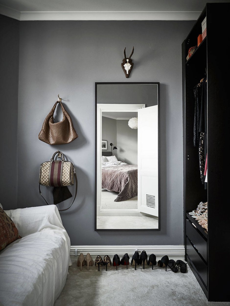 Зеркальное панно в прихожей