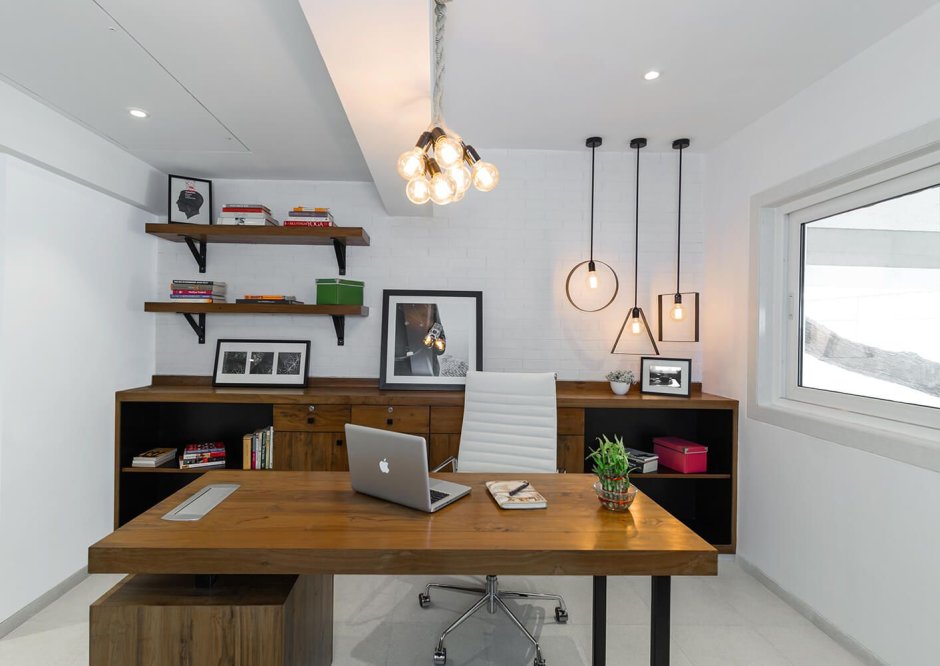 Освещение над письменным столом