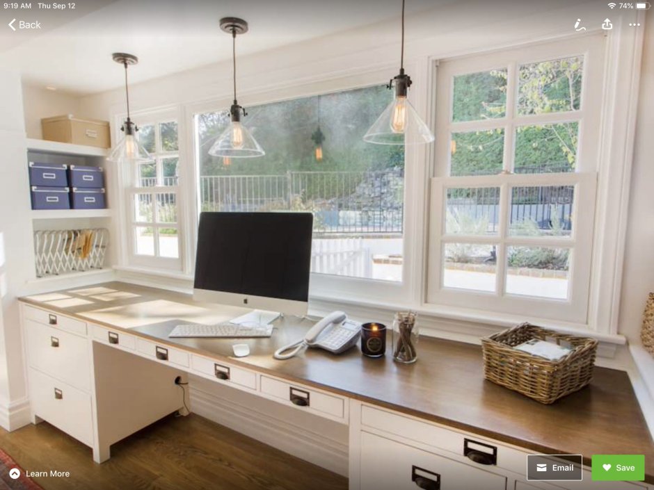 Стол перед окном