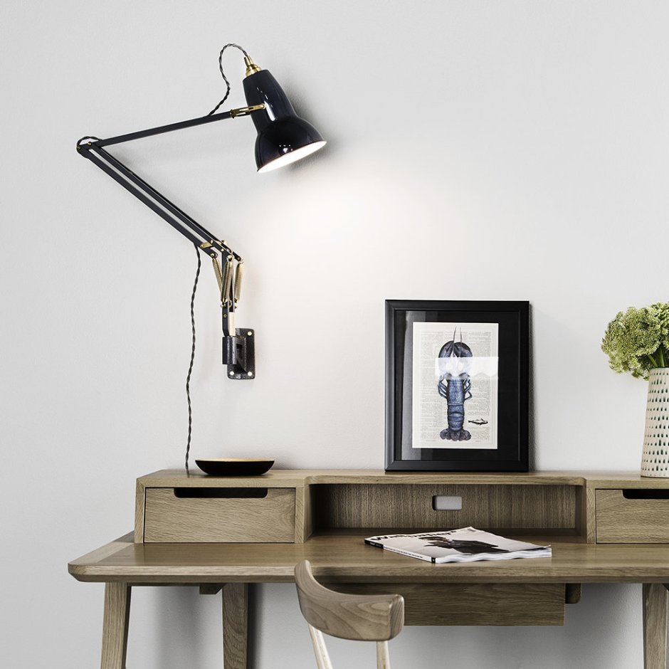 Настольная лампа на стену