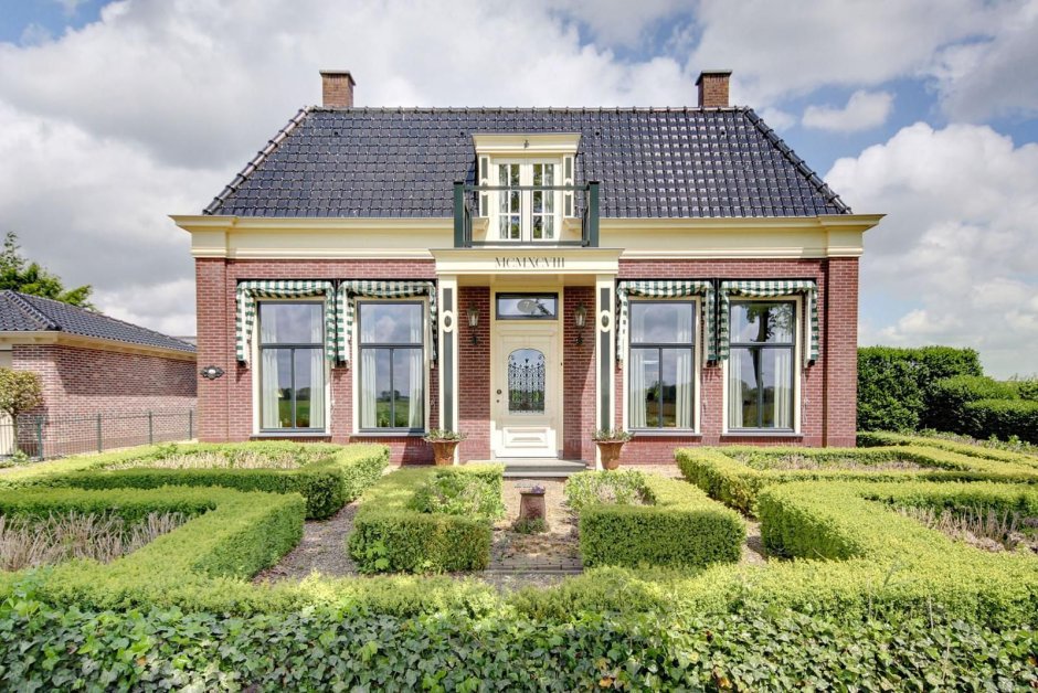 Фасад усадьбы Голландия