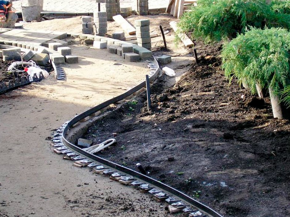 Бордюр пластиковый тротуарный черный б-300.8.5.4.5 l3000 New Fix