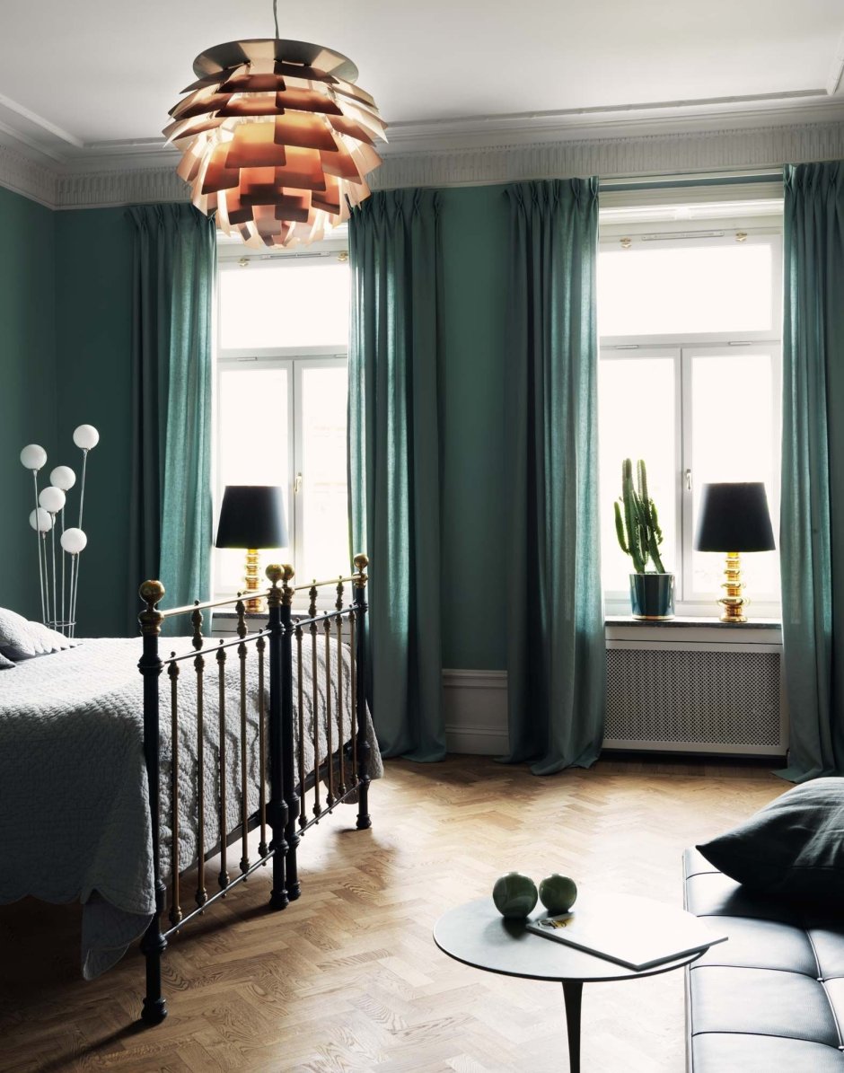 Изумрудные шторы в спальню