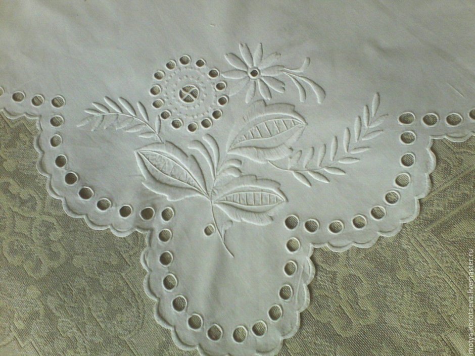 Скатерть с вышивкой Ришелье Винтаж