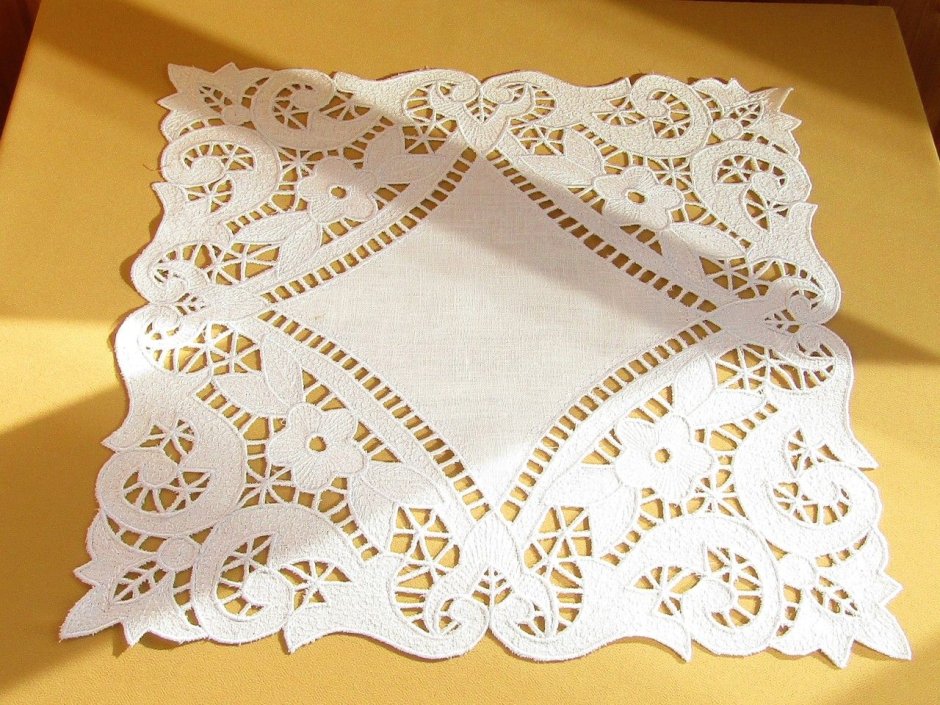 Имитация кружева Ришелье на стекле