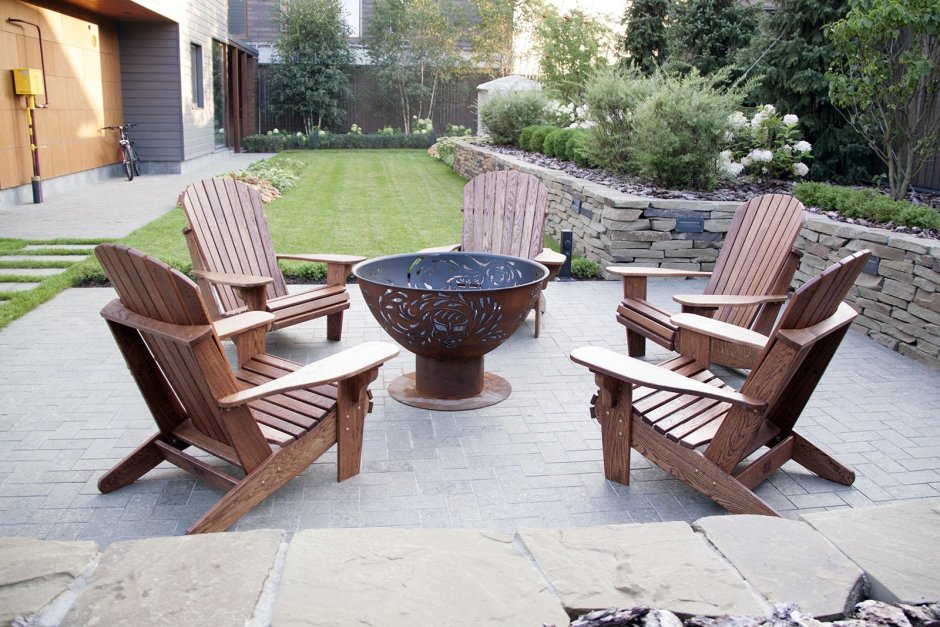 Адирондак кресло у очага