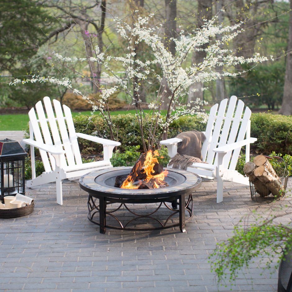 Кресло Адирондак вокруг кострища