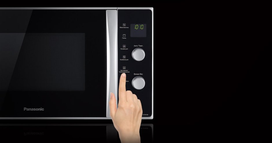 Отдельностоящая микроволновая печь в интерьере