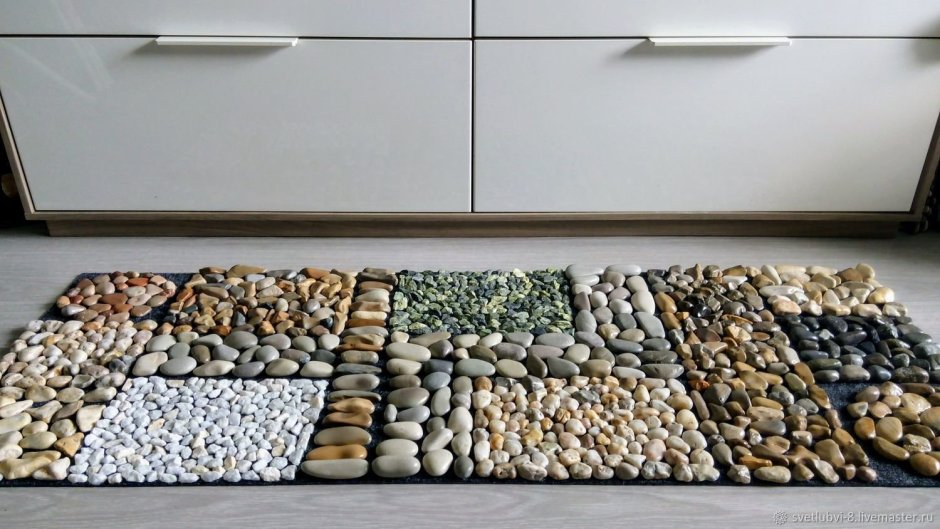 Галька в интерьере квартиры