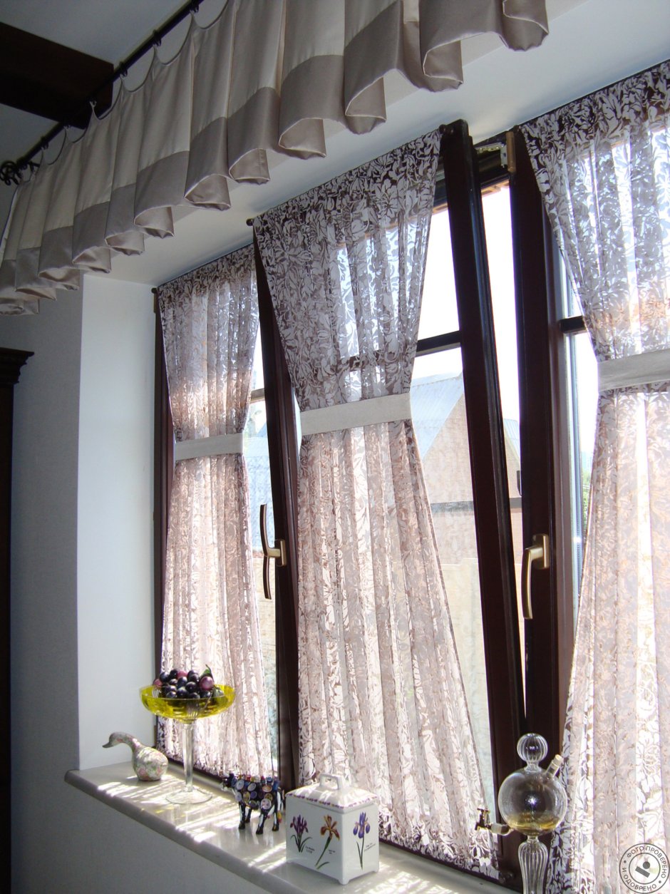 Карниз для штор кафе