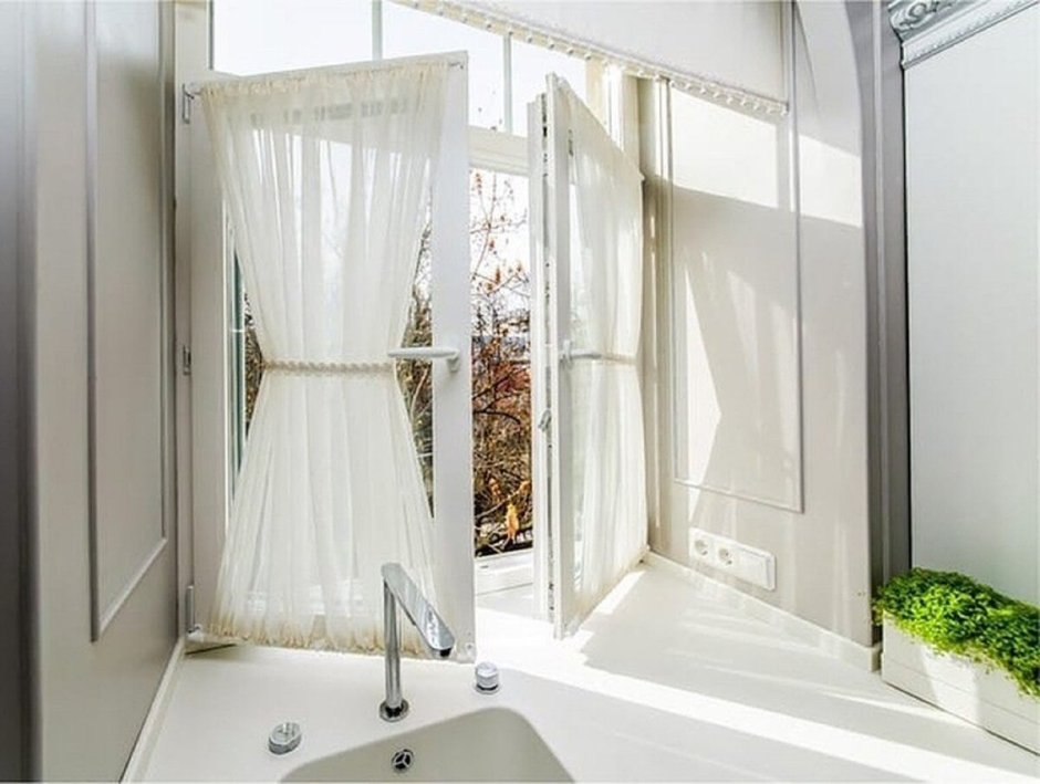 Карниз на балкон для штор